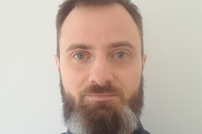 Dr Elliot Bentine